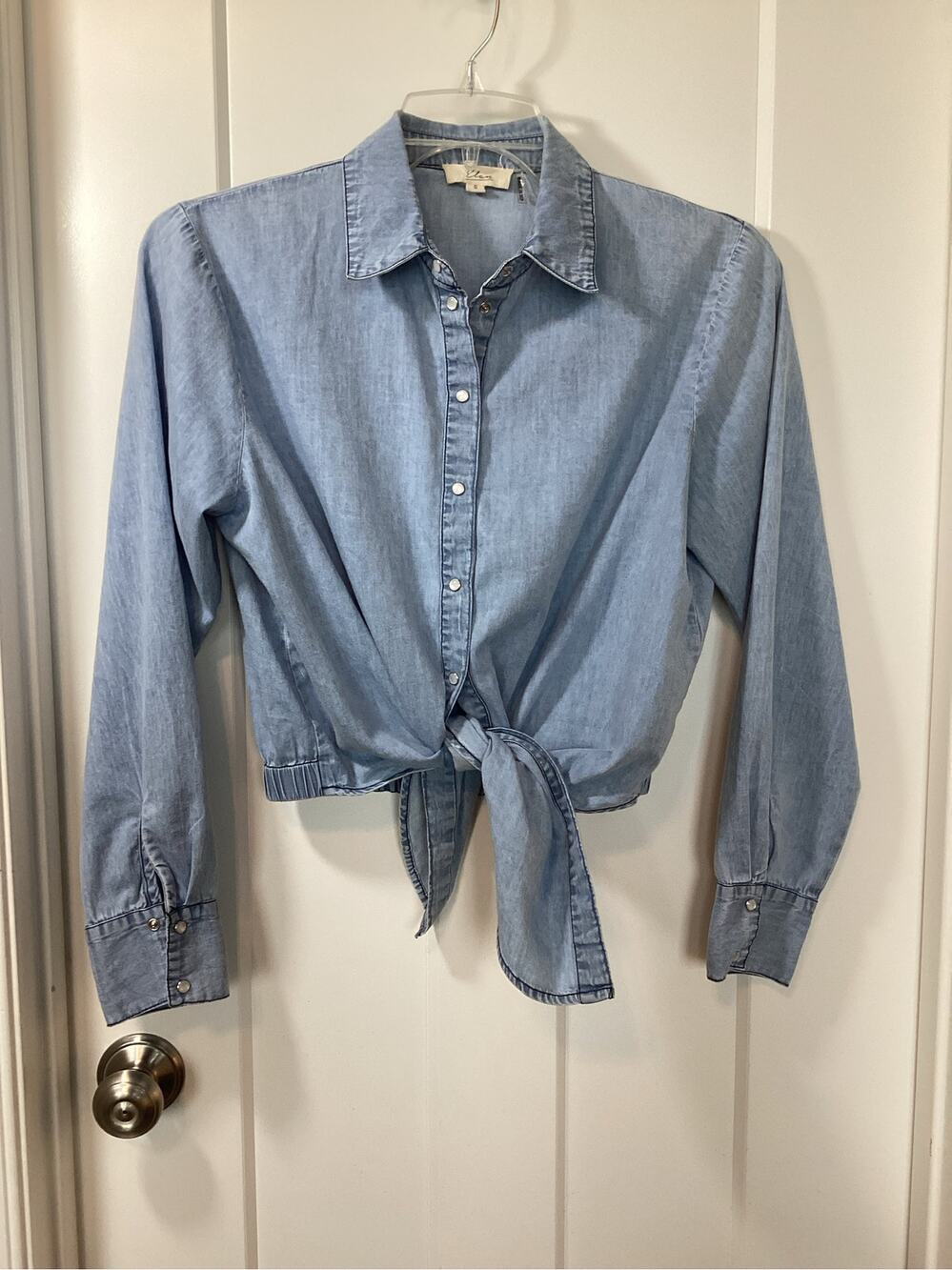 Elan Women's Chambray Denim Tie-Front Cropped Shirt Beachy Blue Size Small